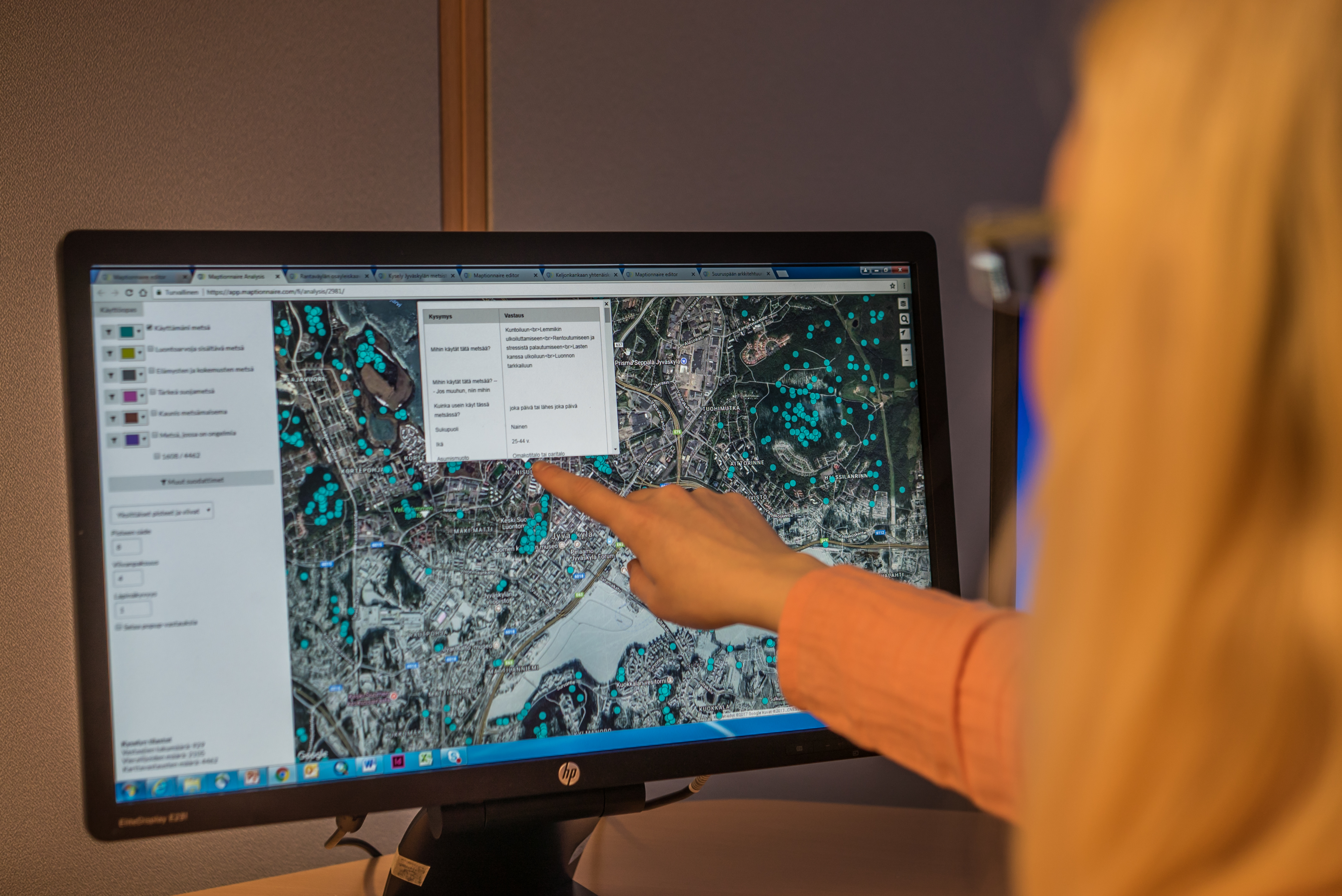 11. City planner looking at Maptionnaire data.jpg